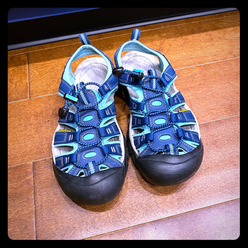 Keen shoes size 8